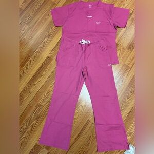 Women's IguanaMed Scrub Set. Top XL. Pants L